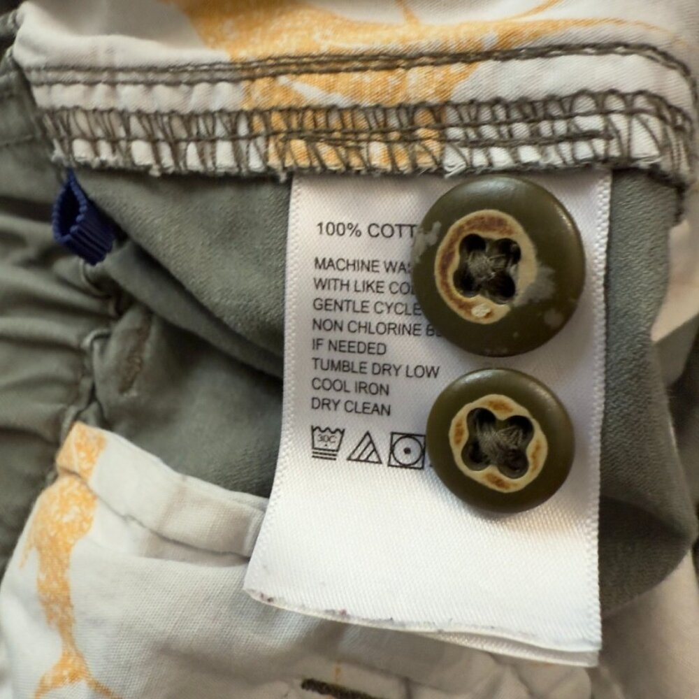 Tommy Bahama Olive Green Cargo Shorts - Size XL - Picture 8 of 12